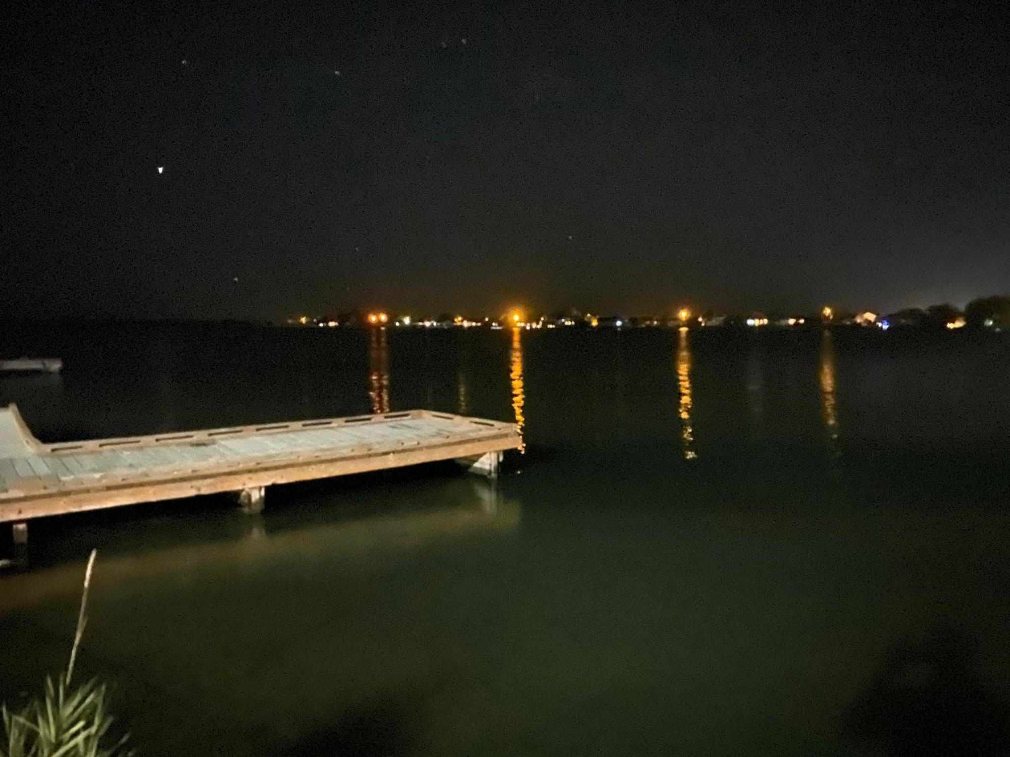 Lakeshore Inn Water Front Moses Lake Exterior photo